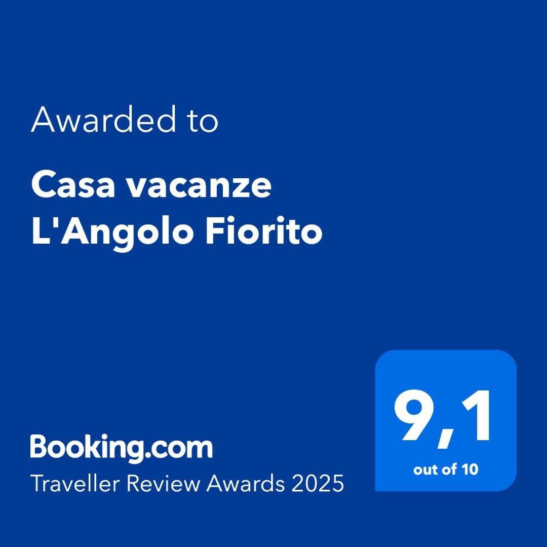 Casa Vacanze L'Angolo Fiorito 베톨레 외부 사진